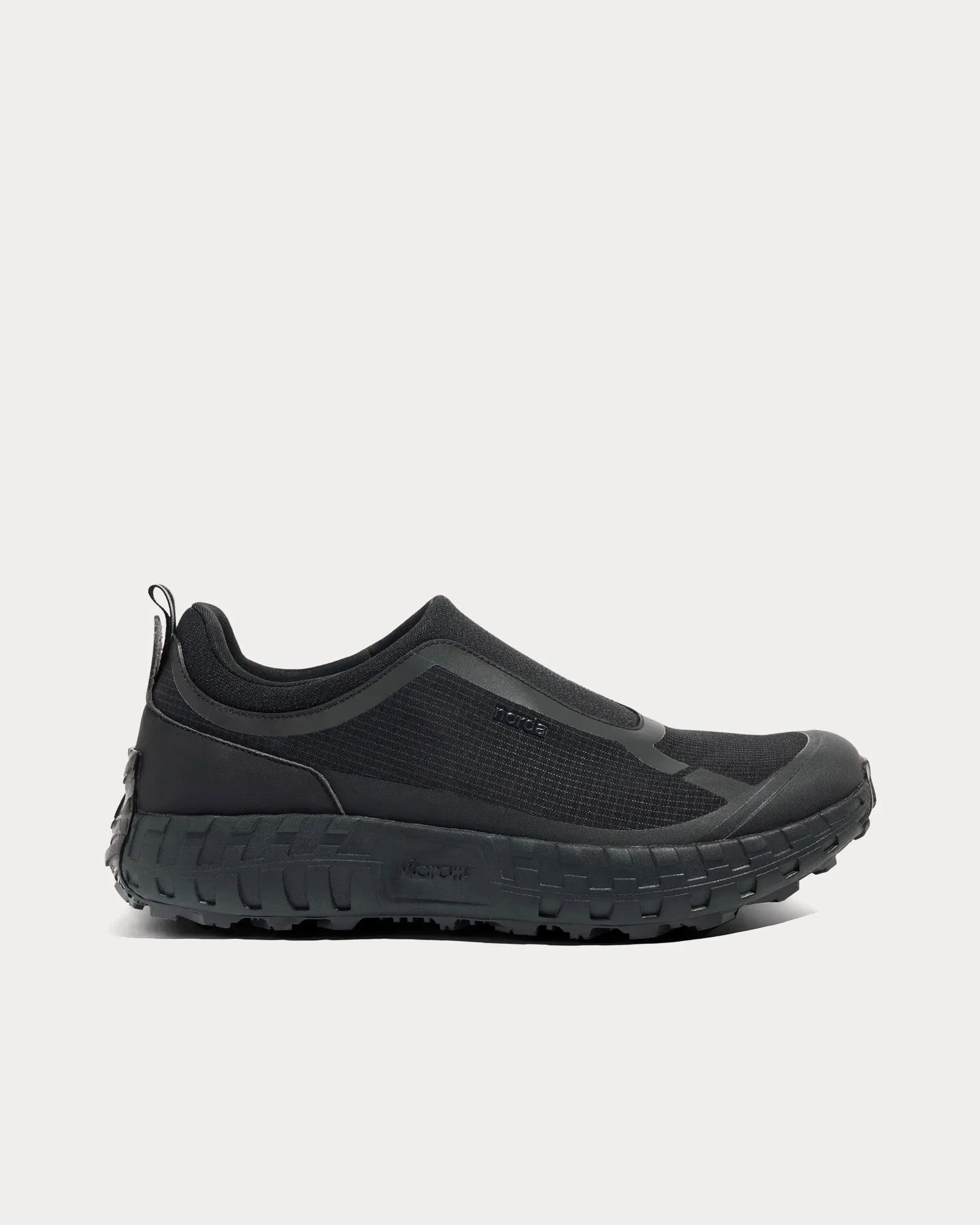 003 M Pitch Black Running Shoes