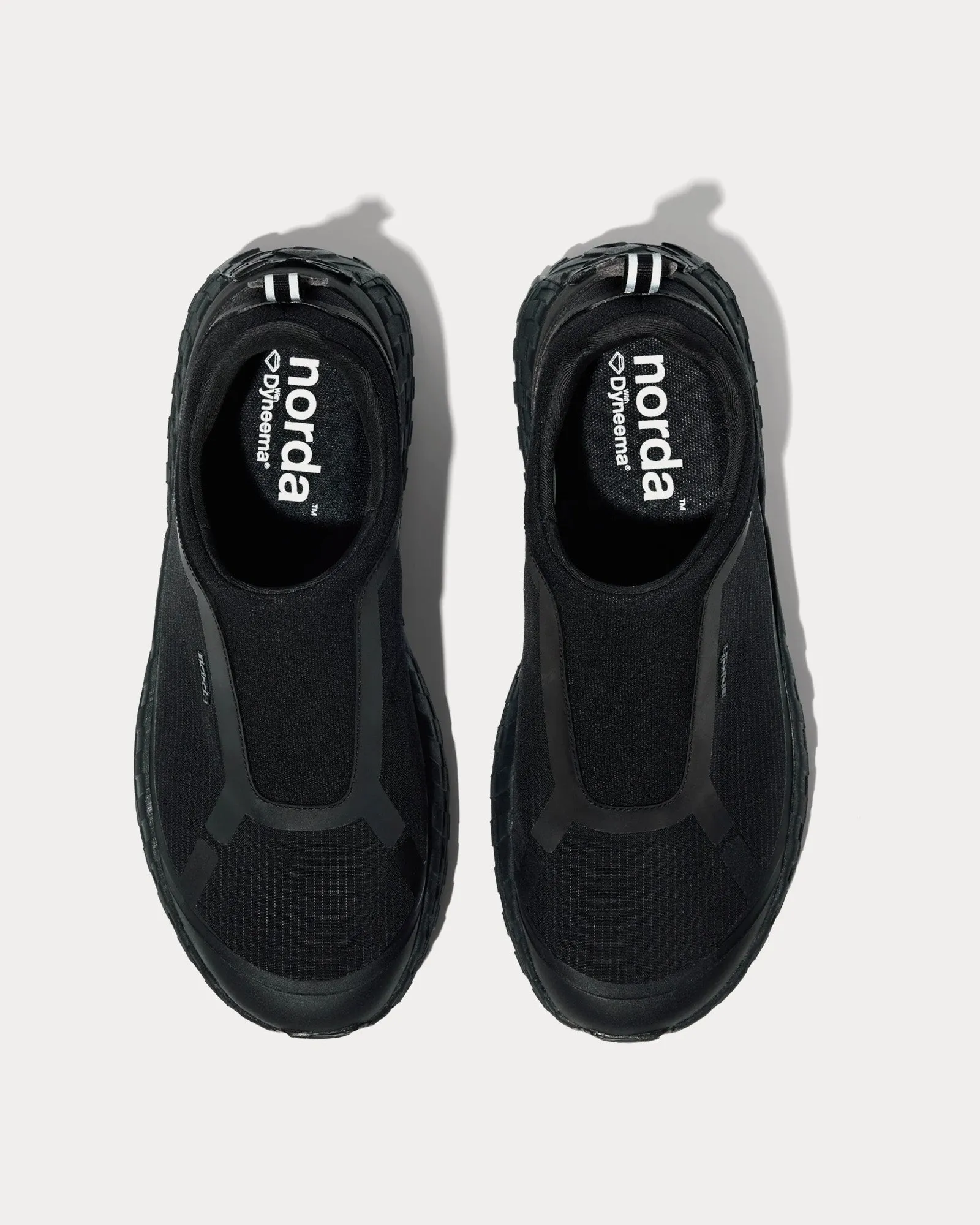 003 M Pitch Black Running Shoes